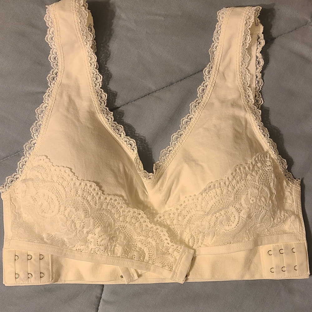Comfortable, Adjustable Bra - Picture 3 of 4